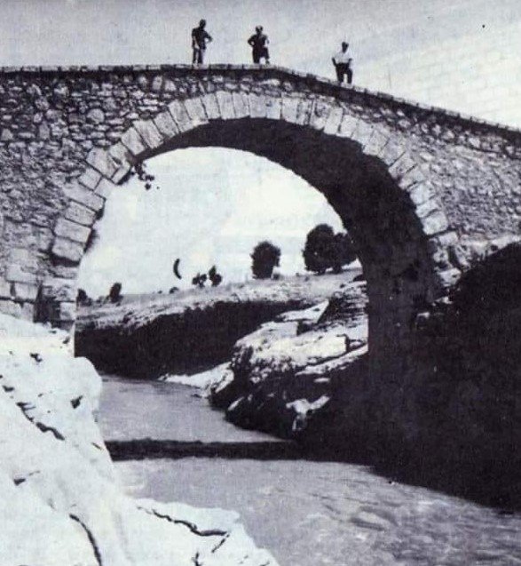 KEMUK KÖPRÜSÜ